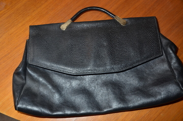 schwarze Handtasche