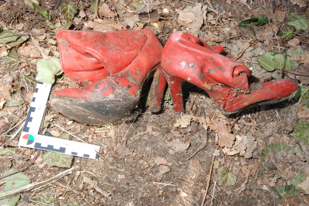 rote Damenstiefel hoher Absatz